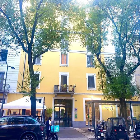 And Chic Near Fiera Apartment