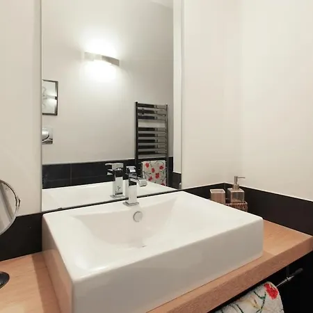 And Chic Near Fiera Apartment Milan